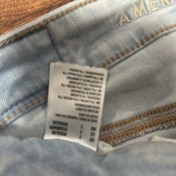 American eagle high waisted light blue jeans size 2 - Picture 2 of 3